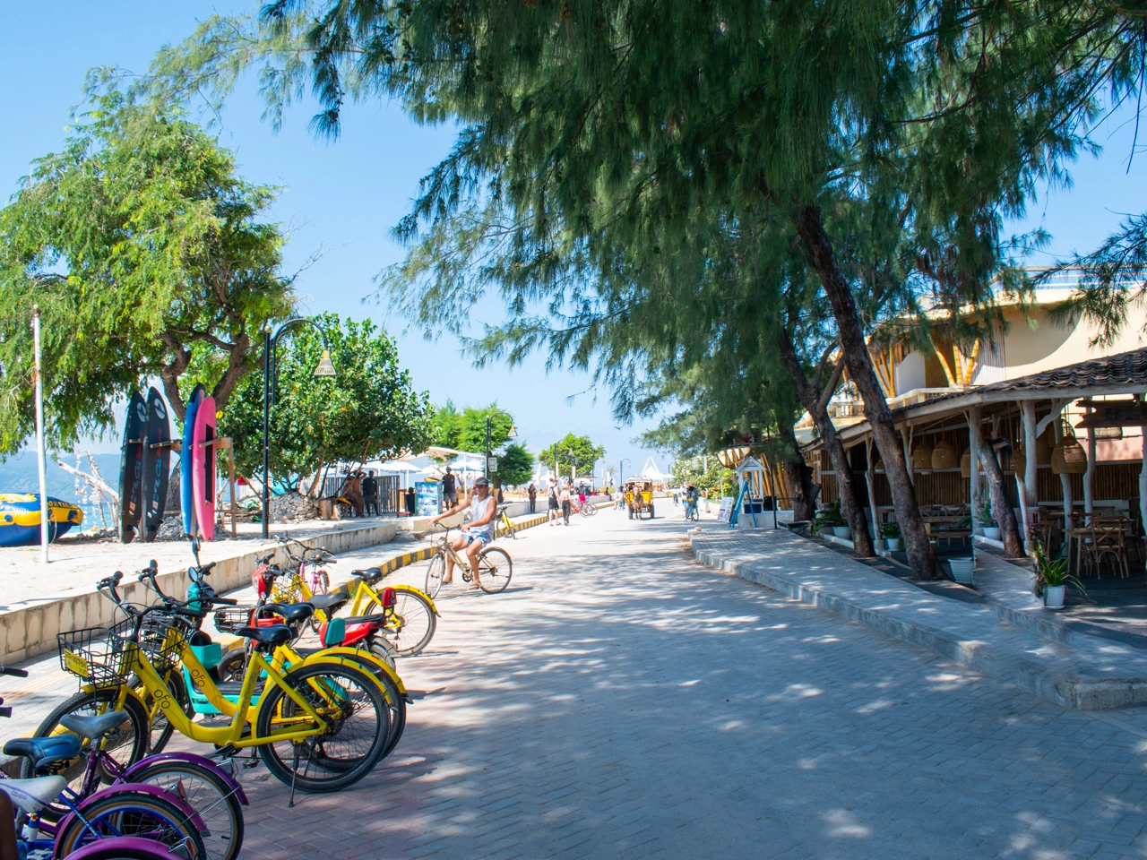 southeast street on gili trawangan